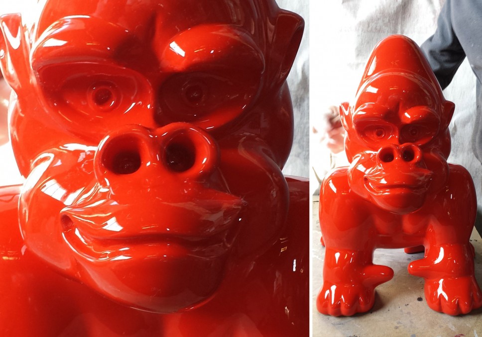 moulage-sculpture-petit-singe-rouge-laque
